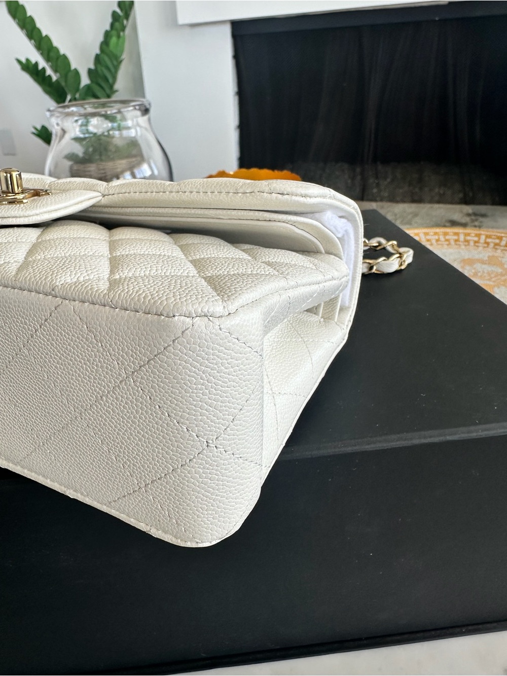 CHANEL Small Classic Flap White Caviar Leather Light Gold Chain - Picture 4 of 11